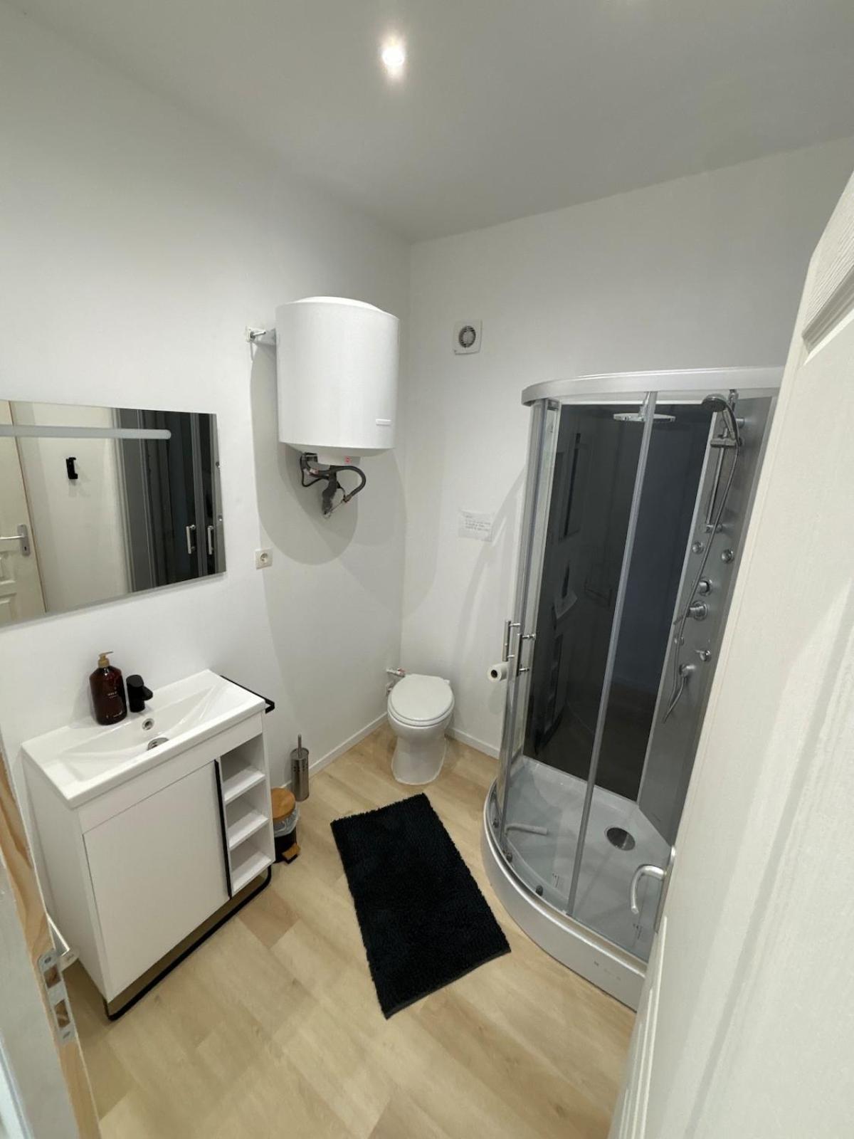Studio En Provence Avec Piscine La Barben Exterior foto