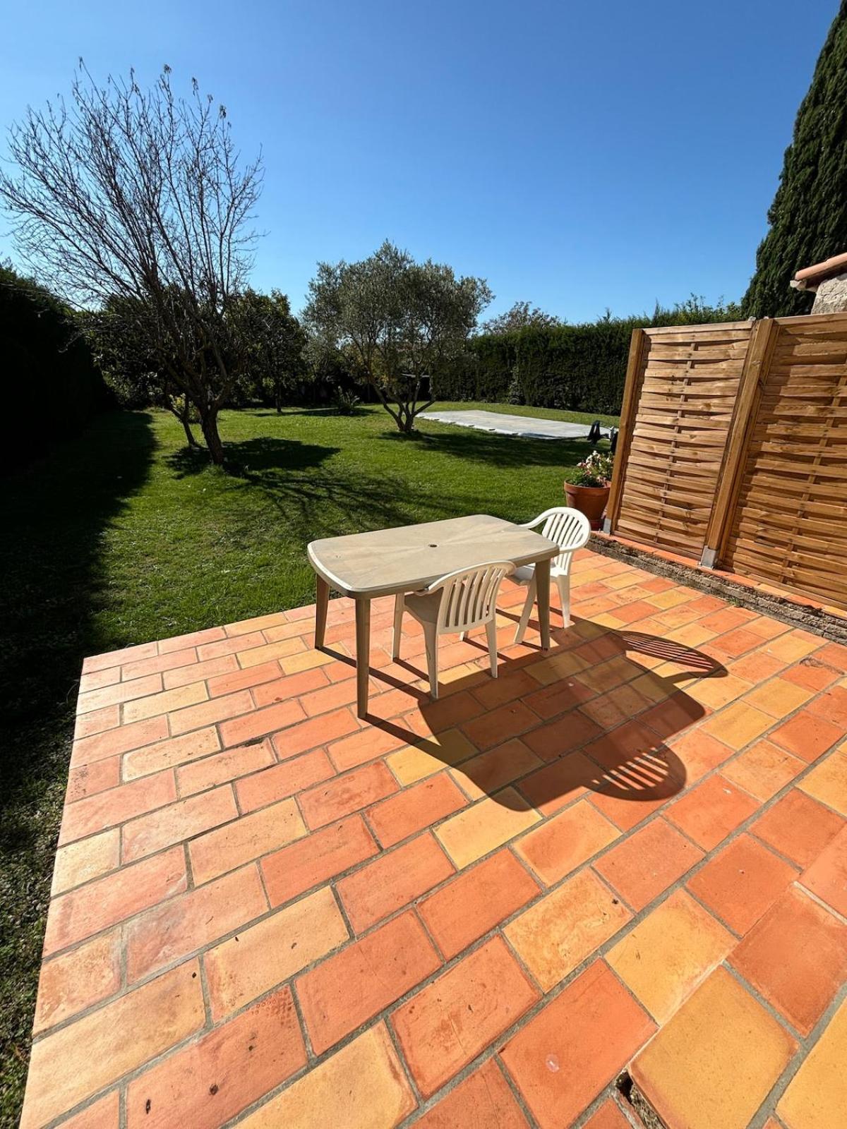 Studio En Provence Avec Piscine La Barben Exterior foto