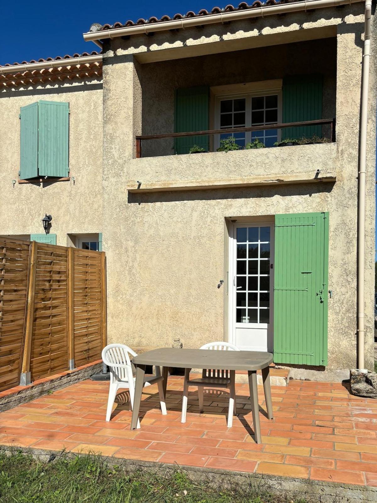 Studio En Provence Avec Piscine La Barben Exterior foto